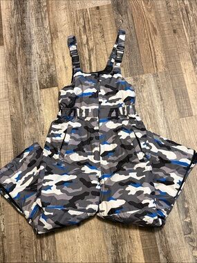 Kids Eddie Bauer size S 7/8 snow bibs in blue and grey camo print